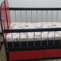 تخت کودک متحرک گهواره‌ای|تخت و صندلی بچه|شاهین‌شهر, شهرک هشت بهشت|دیوار