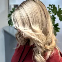 رنگ و لایت تخصصی بانوان با جدیدترین تکنیک ها|خدمات آرایشگری و زیبایی|اصفهان, باغ نگاره|دیوار