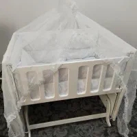 تخت کنار مادر