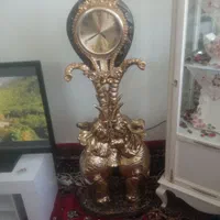 ساعت مجسمه ای ایستاده