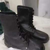 یک عدد پوتین جنس قوی نو/یک عدد کفش مجلسی لباس خاکی
