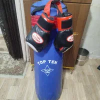 فروش یک عدد کیسه بوکس و دست کش بوکس و لباس کشتی