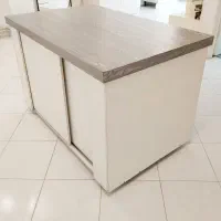 کانتر فروشگاهیMDF  درب ریلی  ۸ چرخ در حد نو