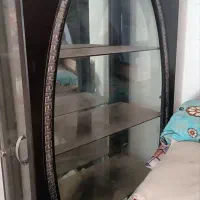 یک عدد بوفه و یک عدد میز جلوی مبل