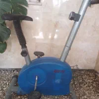دوچرخه ثابت ورزش در خانه