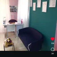 اجاره سالن زیبایی با صندلی و آینه و دکور