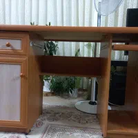 میز تحریر کار کرده