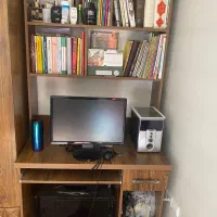 کتابخانه و میز تحریر بسیار سالم و‌نو