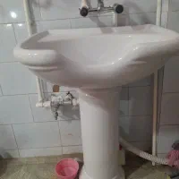 دو عدد صندلی دوتا اینه یه سرشور.|آرایشگاه و سالنهای زیبایی|گالیکش, |دیوار