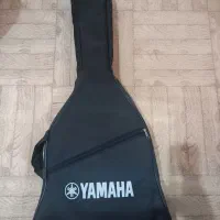 یک عدد گیتار نو یاماها C40 همراه با کاور