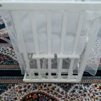تخت نوزاد کنار مادر تمام چوب و شیک|تخت و صندلی بچه|یزد, |دیوار