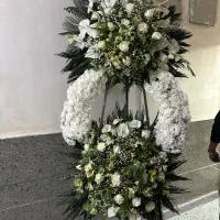 تاج گل دو طبقه مجلسی دیزاین با رز و ارکیده