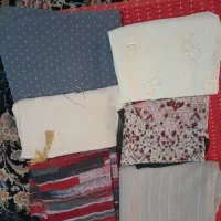 تعدادی شال|لباس|شهریار, شهریار|دیوار