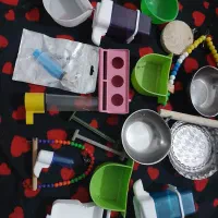 وسایل غذا خوری پرنده هر کدوم  ۲۵ تومن