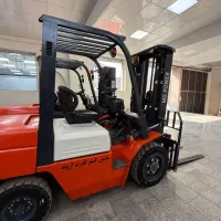 لیفتراک دیزل ۳تن دنده ای و اتومات|ماشین‌آلات صنعتی|اراک, |دیوار