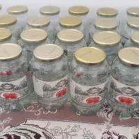 تعدادی شیشه بزرگ وکوچک