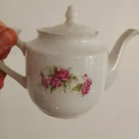 قوری گل سرخی به تعداد