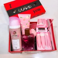 لوازمارایشی پوشاک قیمت مناسب تخفیف روزمادر و یلدا|آرایشی، بهداشتی، درمانی|تاکستان, |دیوار