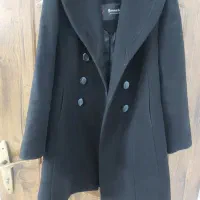 کت زمستانی زنانه رنگ مشکی  سایز ۴۲ در حد نو