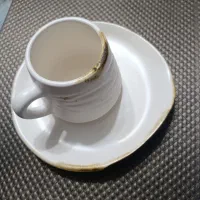 ماگ سرامیکی و بشقاب زیر