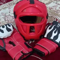 کلاه و دستکش رزمی