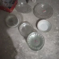 مقداری ظرف بلوری شیشه