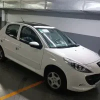 راننده خانم ماشین ۲۰۷