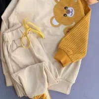 تعدادی لباس نو بچگانه