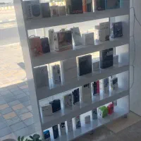 ویترین مغازه موبایل فروشی