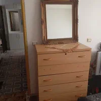 تلویزیون سامسونگ ۲۱ و میز و دراور و آینه