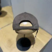 Ice berg کلاه|لباس|تهران, آبشار تهران (دریاچه)|دیوار