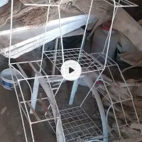 جا گلدانی یازده تا گلدان جا می‌گیره