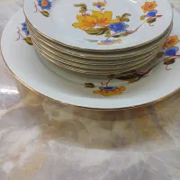 تعدادی ظرف پدیرایی