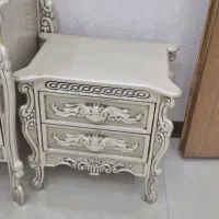 تخت و کمدو ب همراه تشک میزو آینه با دوتا پاتختی