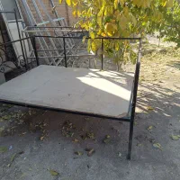 دو عدد تخت آهنین