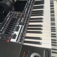 یک دستگاه ارگ حرفه ای