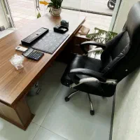 میز مدیریت و صندلی در حد نو|دفتر کار|ساری, |دیوار