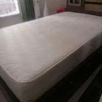 تختخواب مدل باکس بهمراه اینه و میز آرایشی