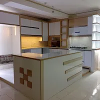 آقای آچار به دست