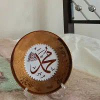 بشقاب دکوری*وان یکاد*طلایی همراه با پایه و محمد|کلکسیون و سرگرمی|کرج, جهان‌شهر|دیوار