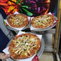 ۴تا پیتزا پپرونی مخصوص گوشت وقارچ ومرغ فقط وفقط۹۹۹