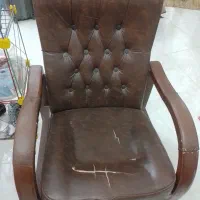 دو عدد صندلی