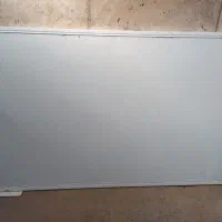 تخته وایت برد و سطل زباله