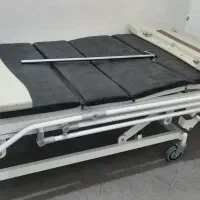 تخت بیمارستانی