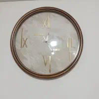 ساعت دیواری در حد نو