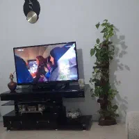 میزتلویزیون شیشه ای