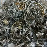 خ ر ی د ا ر نقره هستم شکسته و مستعمل