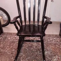صندلی و ساعت