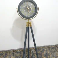ساعت ایستاده