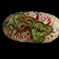 یلدایی عروس، میوه‌آرایی، حکاکی هندوانه و کدو